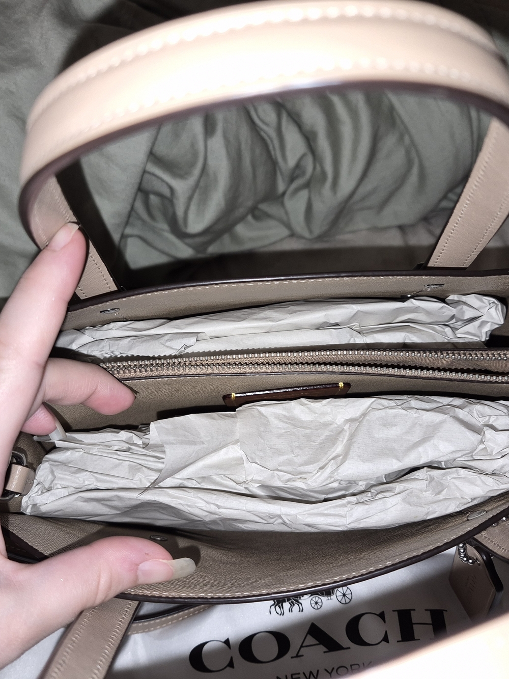 Coach Charlie Carryall 28 Taupe Crossbody/Shoulder With Dust Bag - Picture 4 of 5